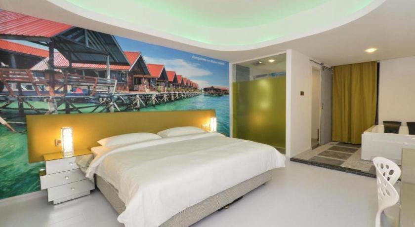 Unic Hotel Кота-Кинабалу Экстерьер фото