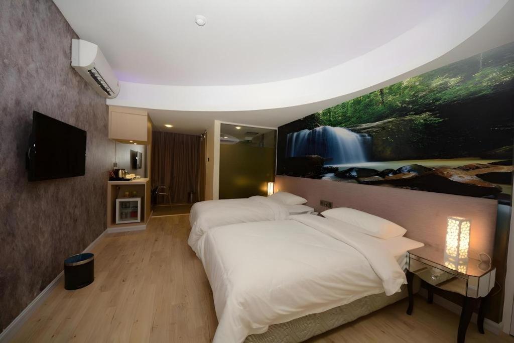 Unic Hotel Кота-Кинабалу Экстерьер фото