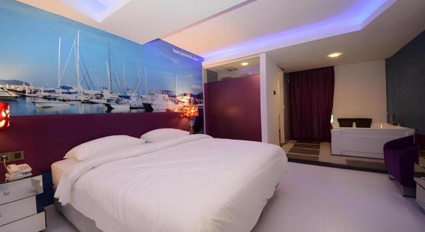 Unic Hotel Кота-Кинабалу Экстерьер фото