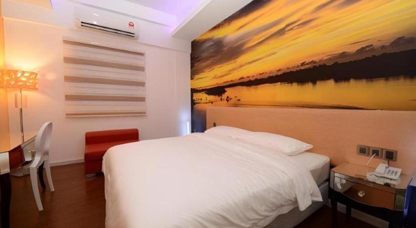 Unic Hotel Кота-Кинабалу Экстерьер фото