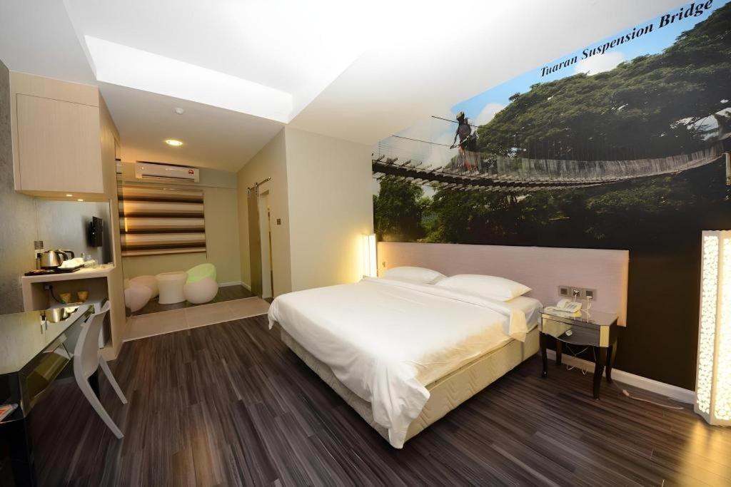 Unic Hotel Кота-Кинабалу Экстерьер фото